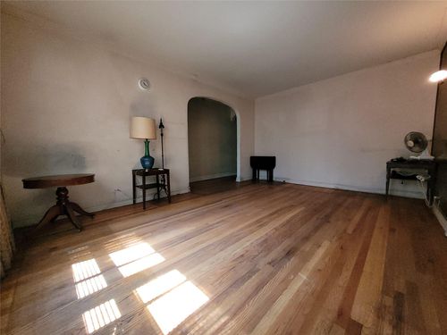 3268 42nd St, Astoria, NY, 11103-3103 | Card Image