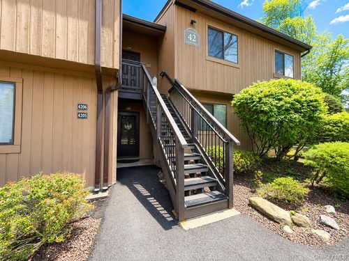 4205 Fox Ln, Poughkeepsie, NY, 12603-6949 | Card Image