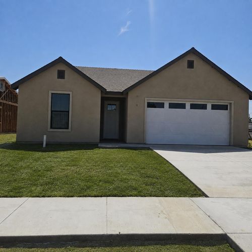 933 E Seeger Ave, Visalia, CA, 93292-2137 | Card Image
