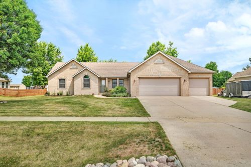 2905 Ernest Dr, Sandwich, IL, 60548-7058 | Card Image