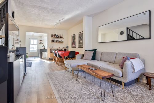 20 Uxbridge Ave, Toronto, ON, M6N2Y2 | Card Image