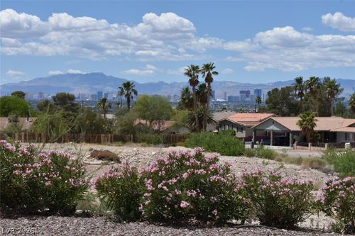 b-6889 Beverly Glen Ave, Las Vegas, NV, 89110-4101 | Card Image