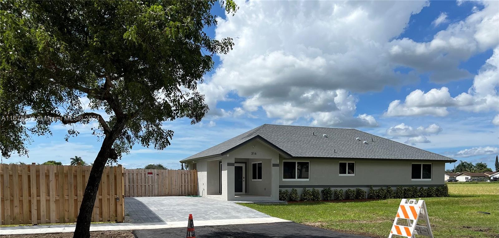 316 Nw 7th Ave, For Sale in Florida City Zoocasa