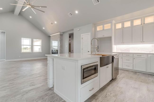 580 Highview Ct, House other with 4 bedrooms, 3 bathrooms and null parking in Godley TX | Image 11