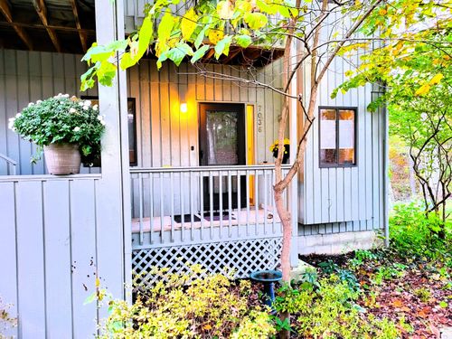 7036 Woodmere Dr, Athens, OH, 45701-9277 | Card Image