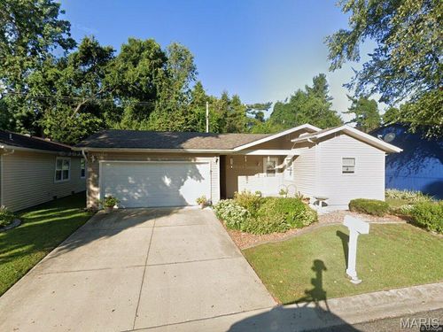8 Singletree Ln, Glen Carbon, IL, 62034-2752 | Card Image