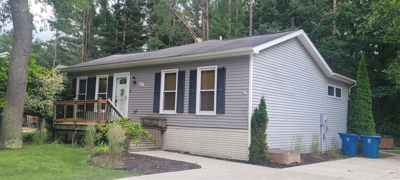 Sands St, Pentwater, MI 49449