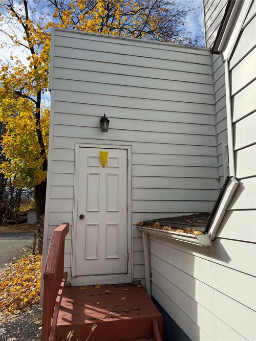 15 Main St, Port Jervis, NY, 12771-1924 | Card Image