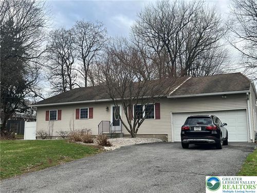 760 Lloyd St, Allentown, PA, 18109-9107 | Card Image