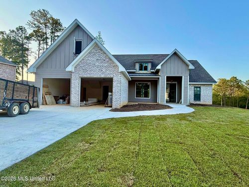 124 Brookhollow Blvd, Hattiesburg, MS, 39402-6639 | Card Image