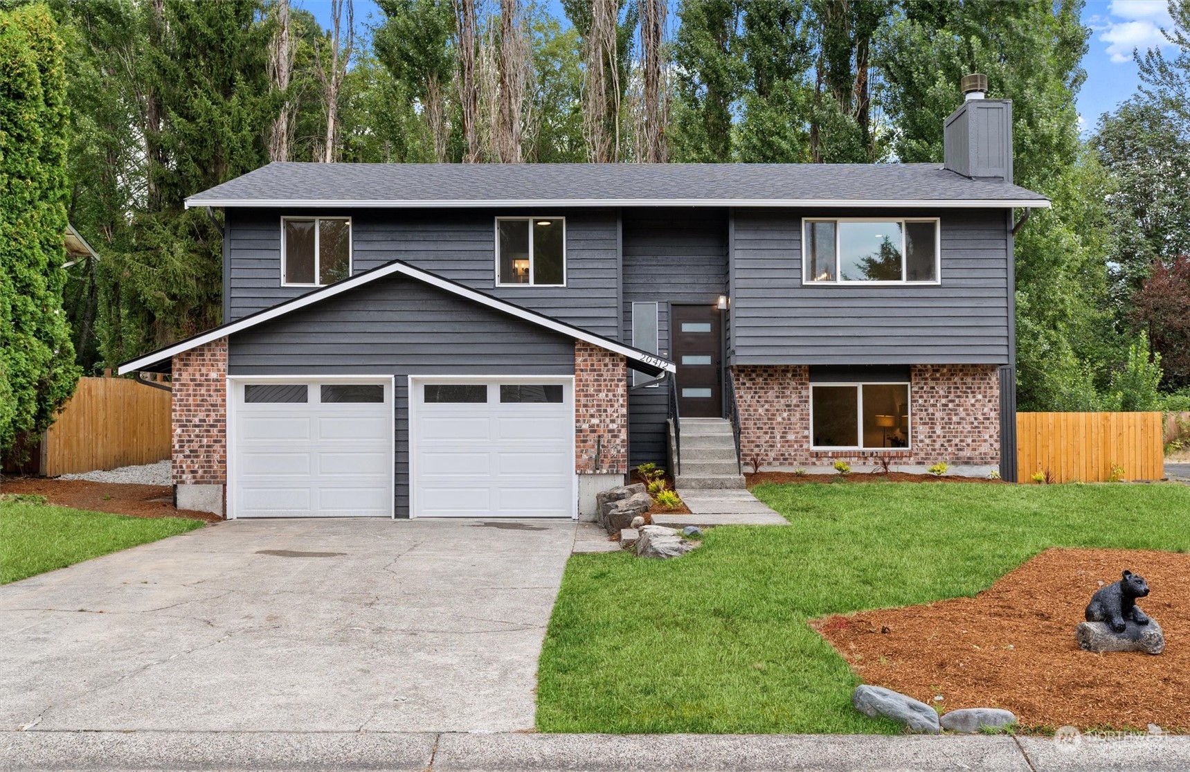 73rd Ct, Kenmore, WA 98028