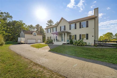 17 Brendella Ct, Wallkill, NY, 12589-4243 | Card Image