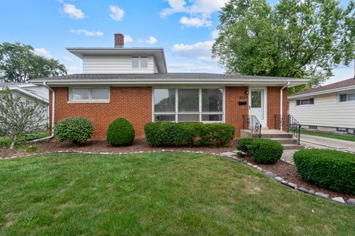 8133 Howard Ave, Munster, IN, 46321-1834 | Card Image