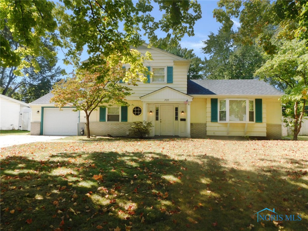 Rose Arbor Dr, Toledo, OH 43614