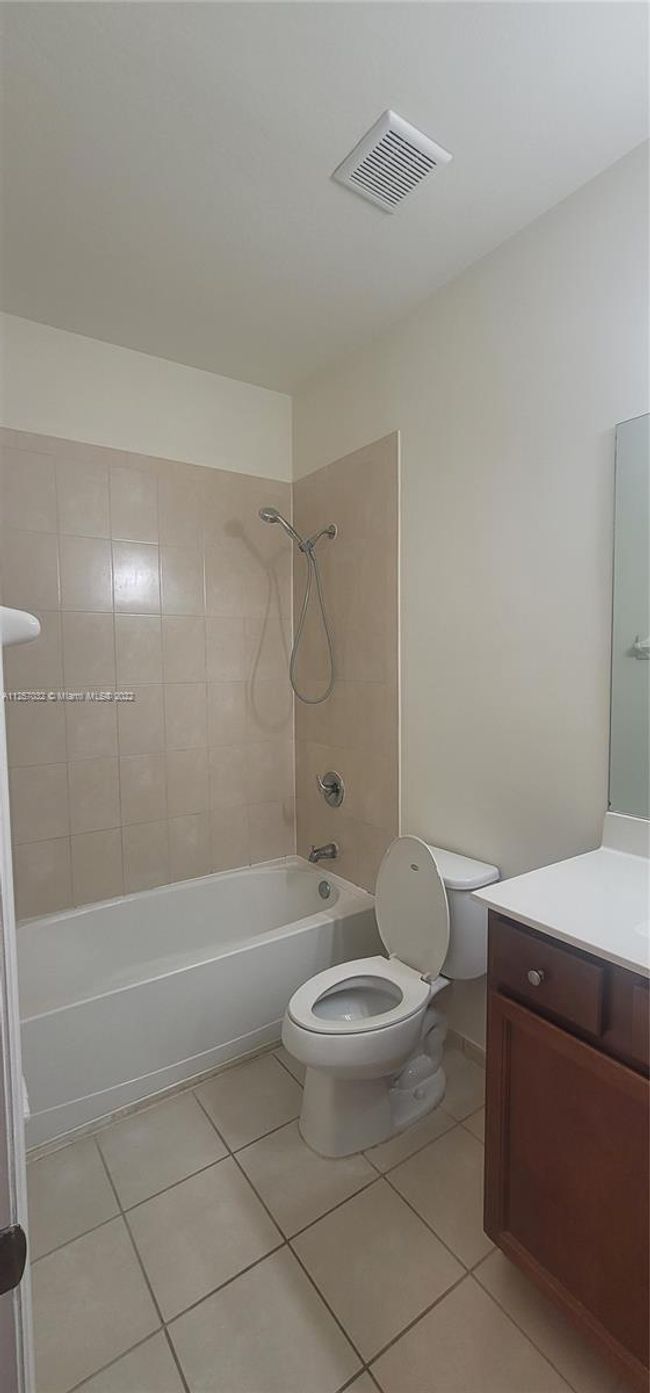 9339 - 9339 W 34 Th Ct, Townhouse with 3 bedrooms, 3 bathrooms and null parking in Hialeah FL | Image 23