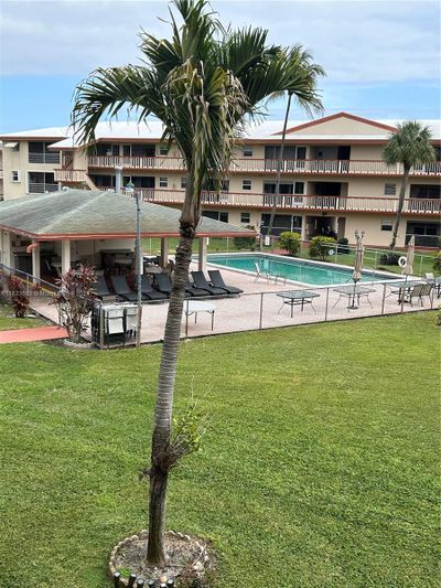 N220 - 5300 Washington St, Condo with 2 bedrooms, 2 bathrooms and null parking in Hollywood FL | Image 3