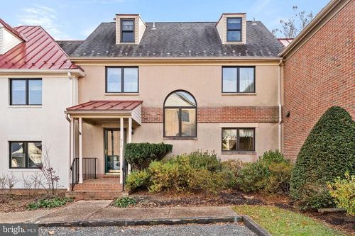 212 E Marshall St, Middleburg, VA, 20117-2682 | Card Image