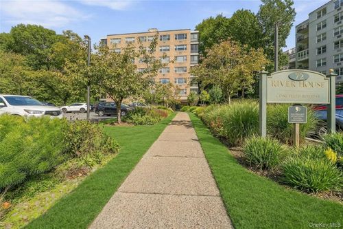 4c-72 Pondfield Road W, Eastchester, NY, 10708 | Card Image