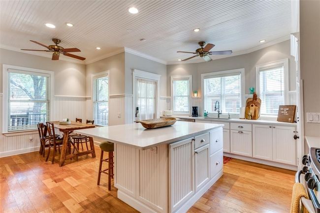 2113 Brooklyn St, House other with 3 bedrooms, 4 bathrooms and null parking in Austin TX | Image 20