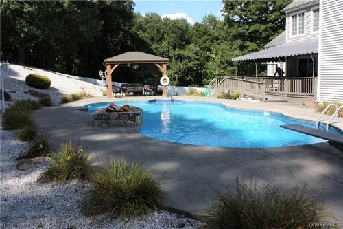 17 Waring Dr, Carmel, NY, 10512-1321 | Card Image