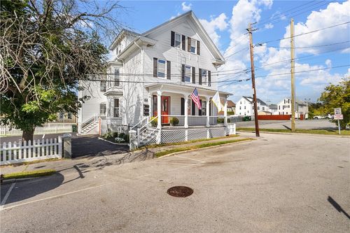 1-37 Lincoln Ave, Bristol, RI, 02809-6213 | Card Image