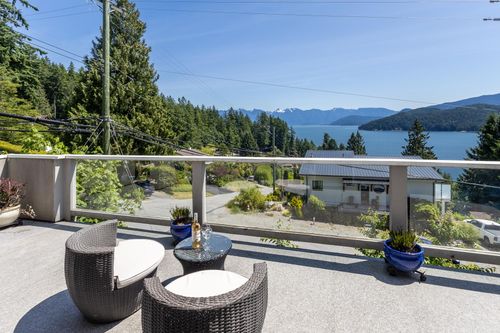 511 Central Ave, Gibsons, BC, V0N1V1 | Card Image
