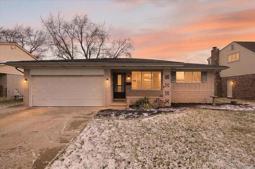 2995 Groves Dr, Sterling Heights, MI, 48310-3632 | Card Image