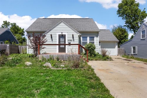 1050 27th St Ne, Cedar Rapids, IA, 52402-4125 | Card Image