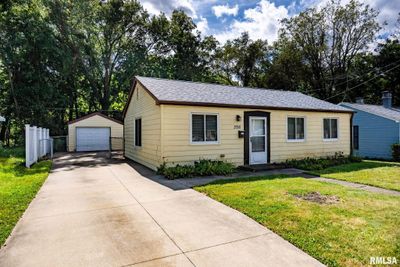 3716 11 Th Avenue, House other with 3 bedrooms, 1 bathrooms and null parking in Moline IL | Image 2