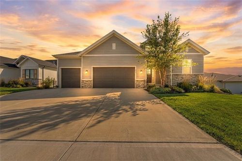 9436 Aurora St, Lenexa, KS, 66220-2531 | Card Image