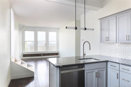 apt-3h-133 Bank St, New London, CT, 06320-6180 | Card Image