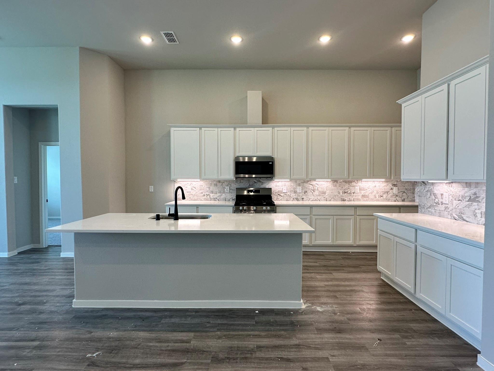 Residential in Iowa Colony 5