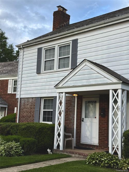 22 Bayview Court, North Hempstead, NY, 11030 | Card Image
