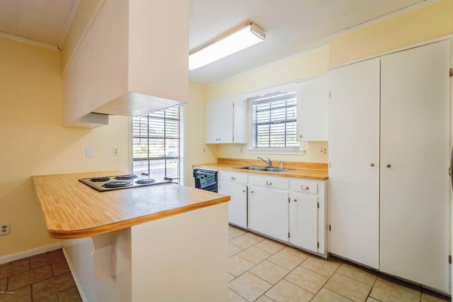 Idlewood, 704 Kitchen | Image 5