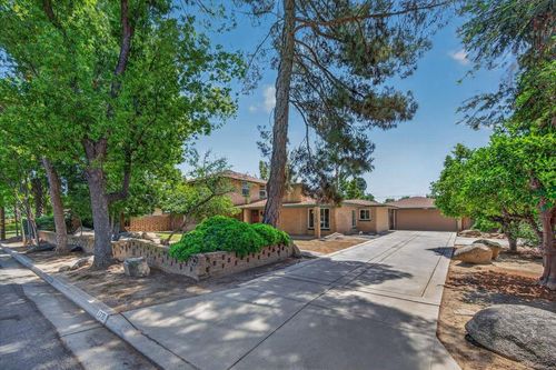 1220 E Sussex Way, Fresno, CA, 93704 | Card Image