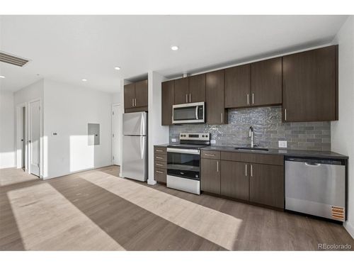 unit-400-639 29th St, Denver, CO, 80205-5811 | Card Image