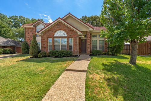 3104 Steve Dr, Hurst, TX, 76054-2048 | Card Image