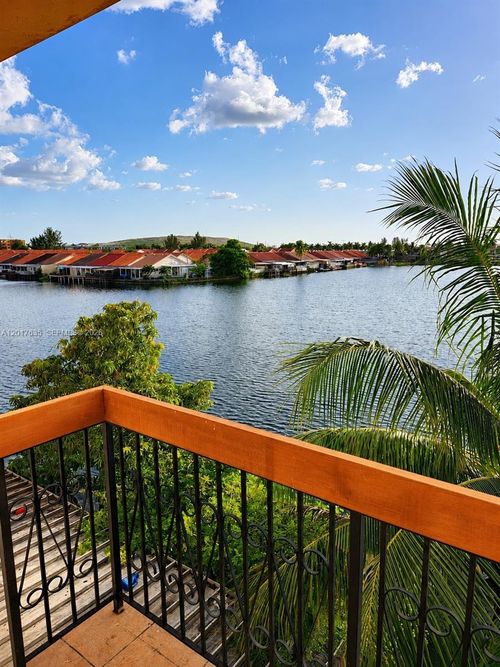 207-5650 W 26th Ct, Hialeah, FL, 33016-4873 | Card Image