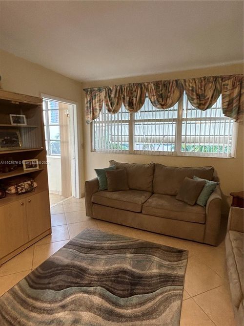 apt-406-1333 E Hallandale Beach Blvd, Hallandale Beach, FL, 33009-4627 | Card Image