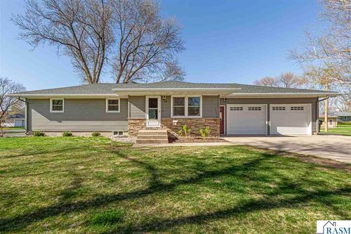 818 Lincoln Ave W, Gaylord, MN, 55334-4403 | Card Image