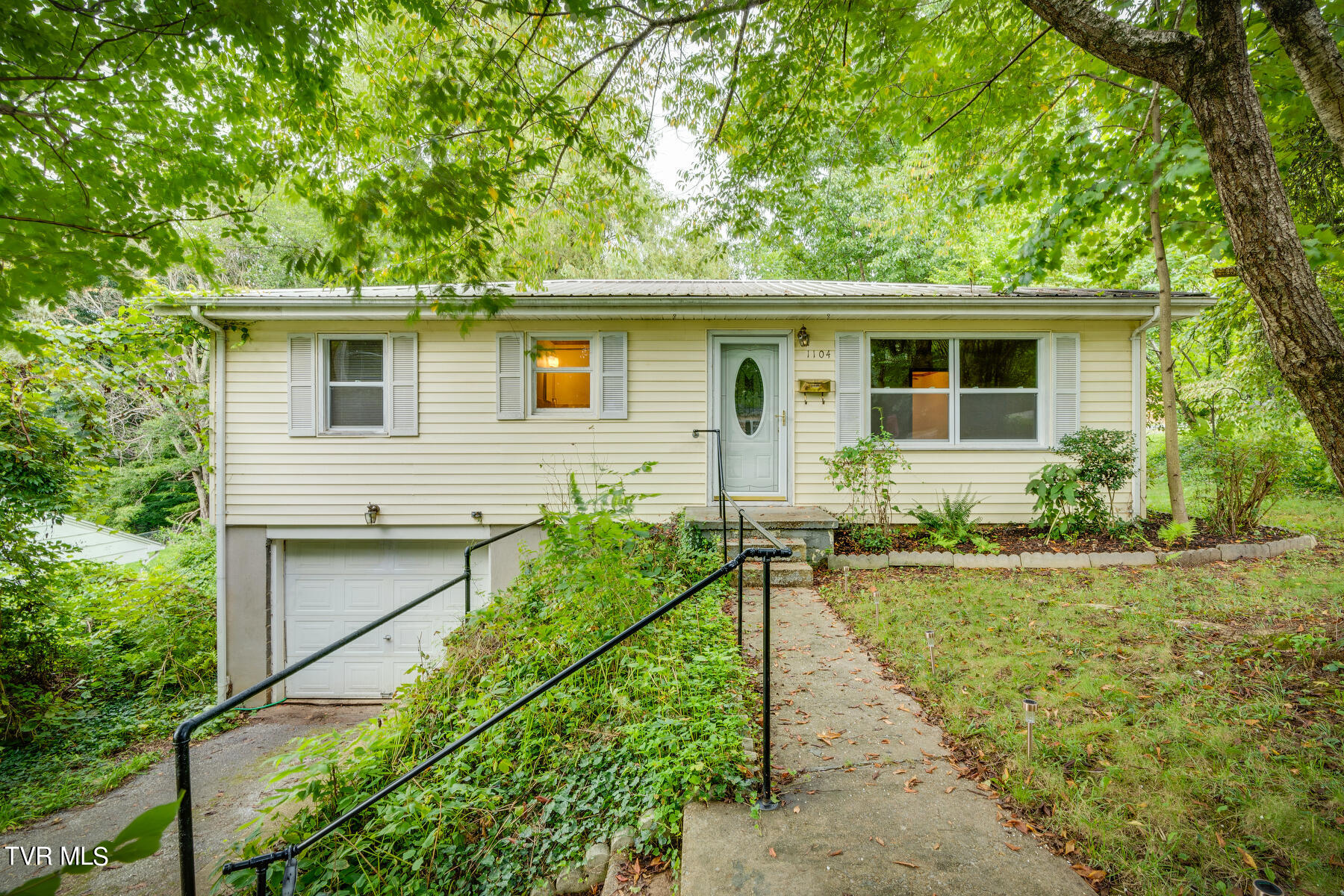 Barton St, Johnson City, TN 37604