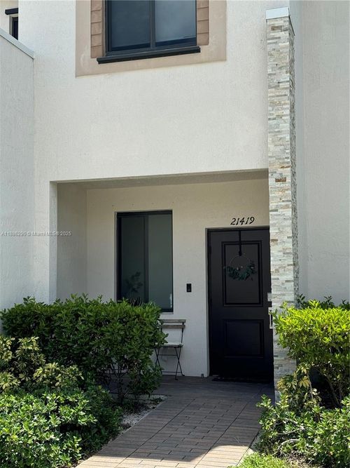 21419 Ne 2nd Path, Miami, FL, 33179-1004 | Card Image