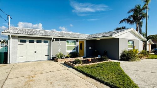 4926 Blue Heron Dr, New Port Richey, FL, 34652-4404 | Card Image