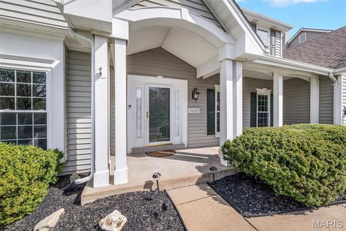 16923 Westridge Oaks Dr, Wildwood, MO, 63040-1123 | Card Image