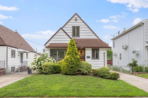 81 268th St, Glen Oaks, NY, 11004-1546 | Card Image
