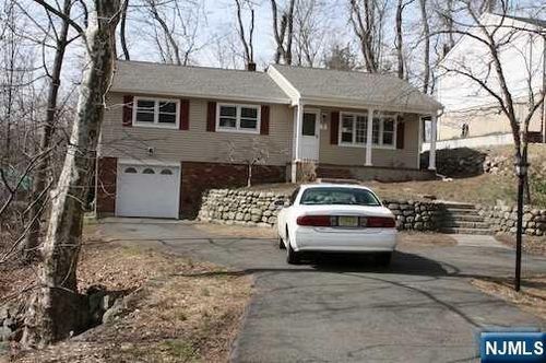 7 Hiawatha Blvd, Oakland, NJ, 07436-2903 | Card Image