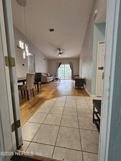 301-8235 Lobster Bay Ct, Jacksonville, FL, 32256-3216 | Card Image