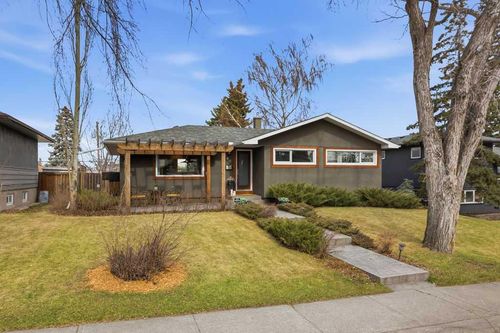 86 Warwick Drive Sw, Calgary, AB, T3C2R6 | Card Image