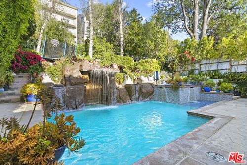 5176 Don Pio Dr, Woodland Hills, CA, 91364-5309 | Card Image