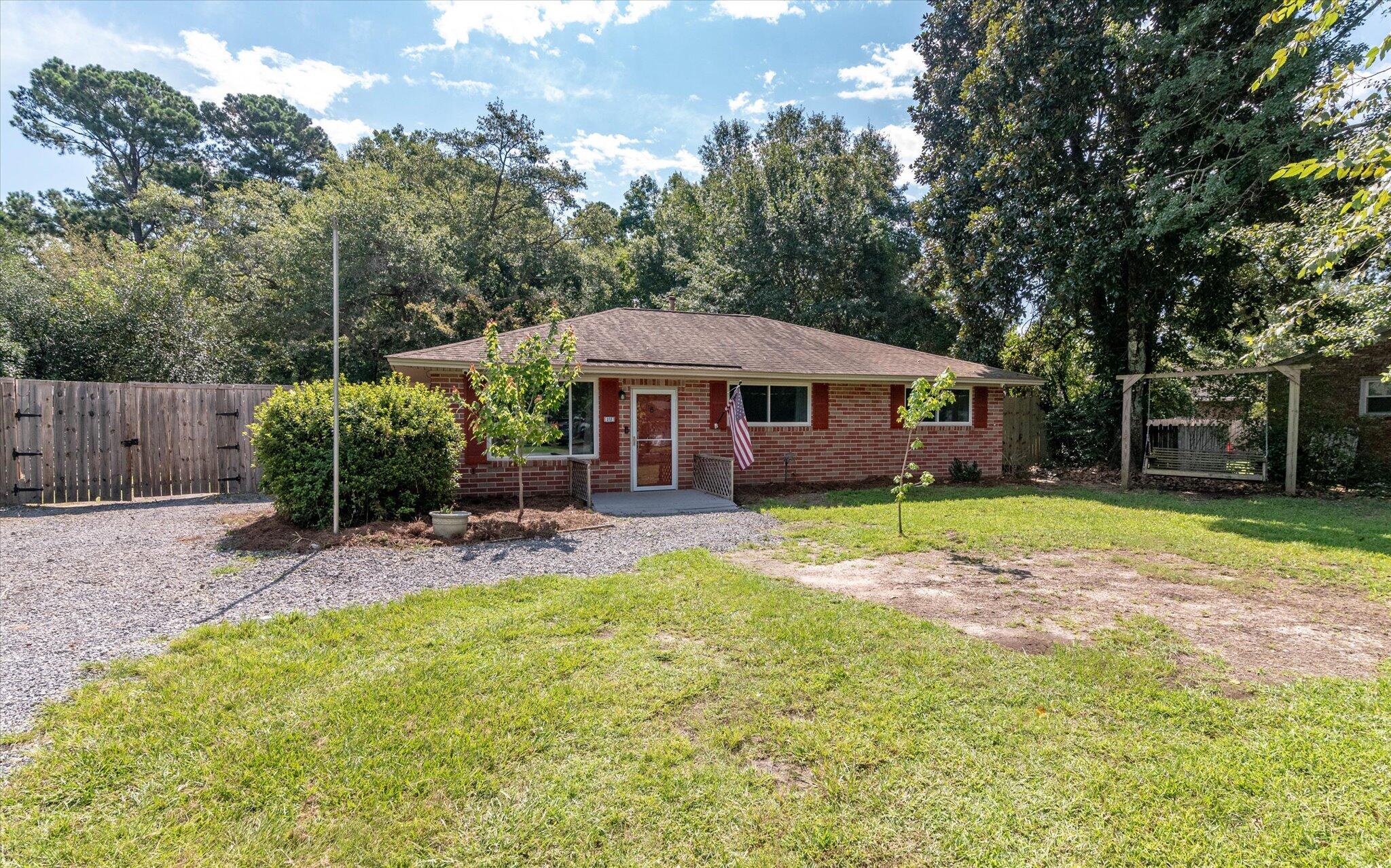 Pinewood Dr, Summerville, SC 29483